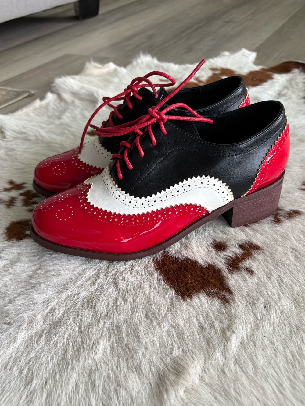Red, Black & White Women's Wingtip Oxford Shoes